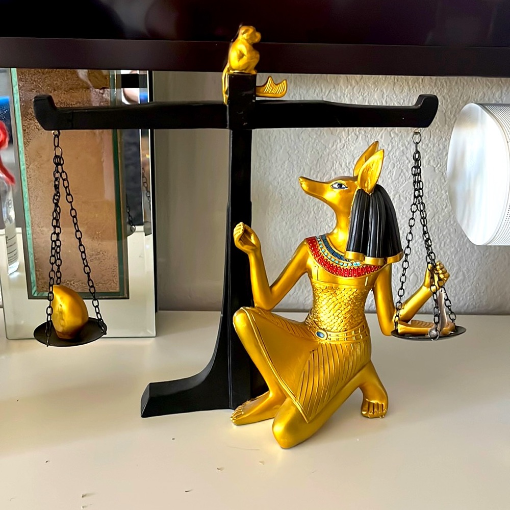 Egyptian statue with weights
